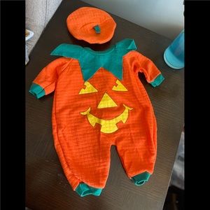 A Halloween costume for a baby 0 to 3 months